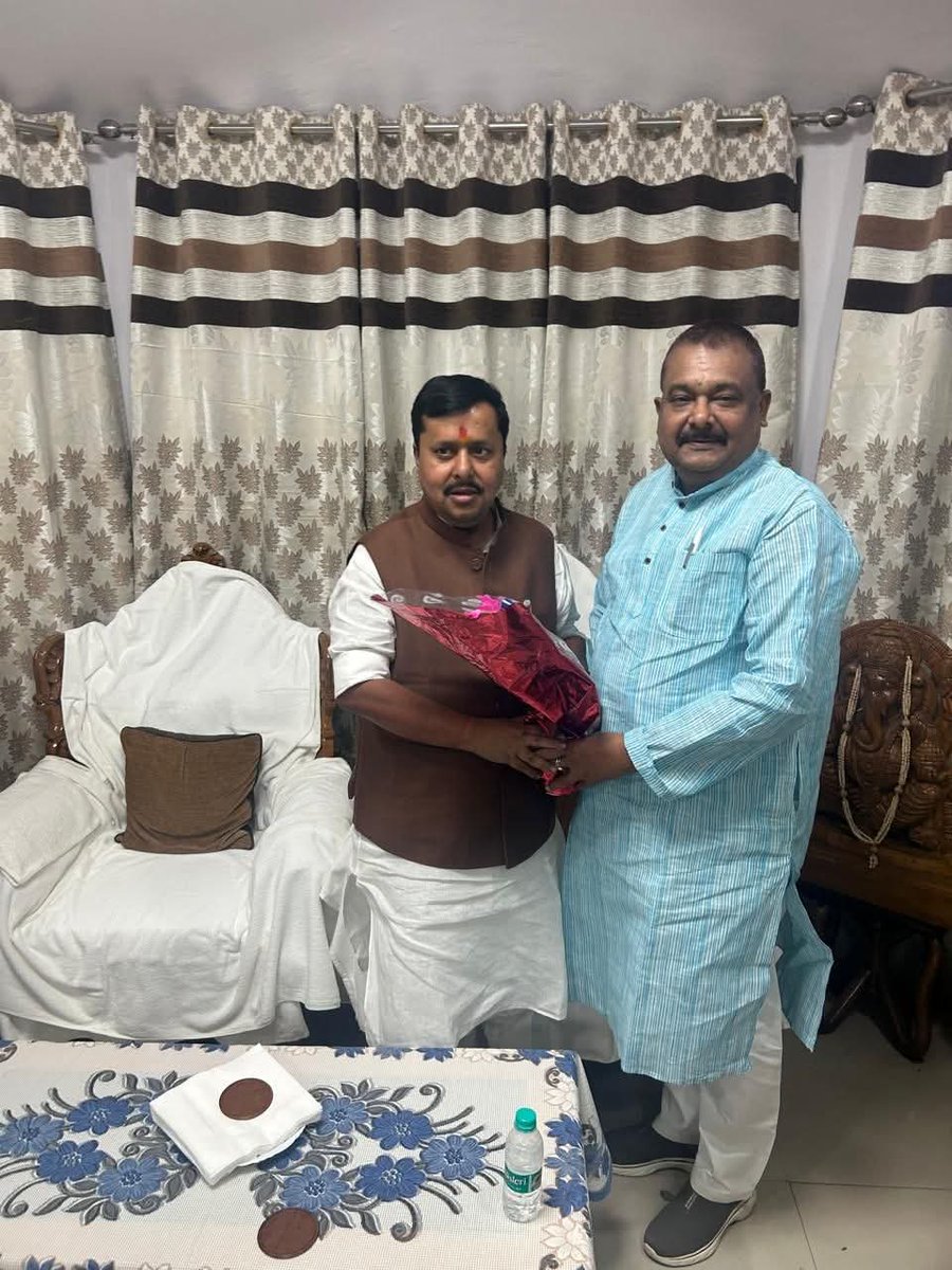 भाजपा के राष्ट्रीय अध्यक्ष श्री नितीन नवीन जी को राज्यसभा सदस्य हेतु नामांकन दाखिल करने पर बधाई दिया।
#NarendraModi #AmitShah #NitinNabinJi #JPNadda #samratchoudhary #VijayKumarSinha #BJP4IND #BJP4Bihar #BJPBihar #NitishKumar