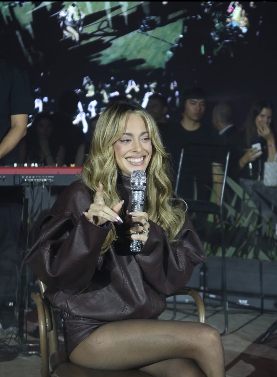 tini sonriendo>>