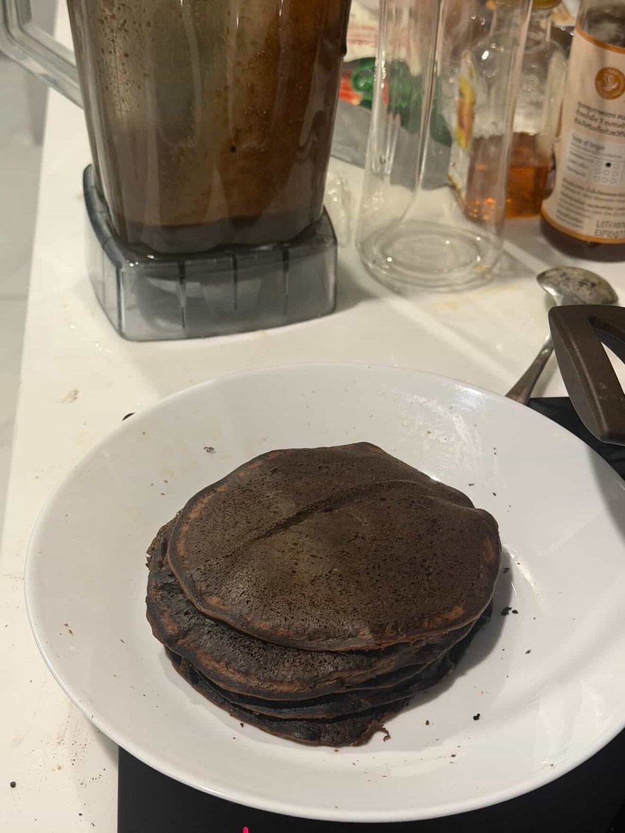 katiemeyreed's tweet photo. Easy Protein Pancakes

Ingredients
•1 ripe banana
•2 eggs
•1 scoop protein powder (vanilla or plain)
•2 tbsp oats or oat flour
•¼ tsp baking powder
•A small pinch of salt
•A splash of milk if the batter feels too thick
•A little oil or butter for cooking

How to make them
1.Start by mashing the banana in a bowl until it’s soft and mostly smooth.
2.Crack in the eggs and whisk everything together.
3.Stir in the protein powder, oats, baking powder, and salt.
4.Mix until the batter looks smooth. If it feels too dense, add a small splash of milk to loosen it.
5.Warm up a non-stick pan over medium heat and lightly grease it with oil or butter.
6.Spoon small portions of batter into the pan to shape your pancakes.
7.Let them cook for a couple of minutes until the bottom turns lightly golden, then flip and cook the other side for another minute or two.