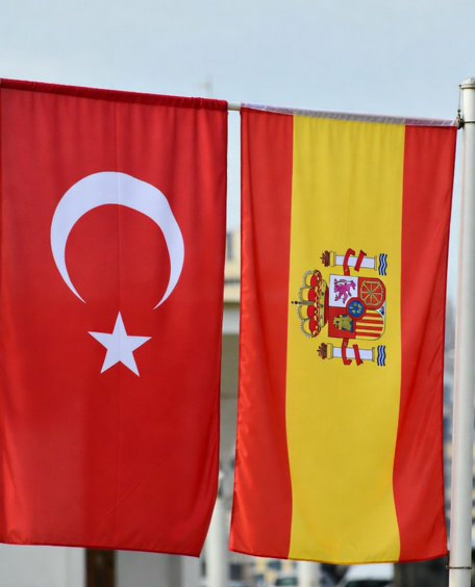 Asibu39's tweet photo. Avrupa'nın en delikanlı ve merhametli iki ülkesi Türkiye 🤝İspanya 🇹🇷🇪🇸 https://t.co/yWOuQwiPDG