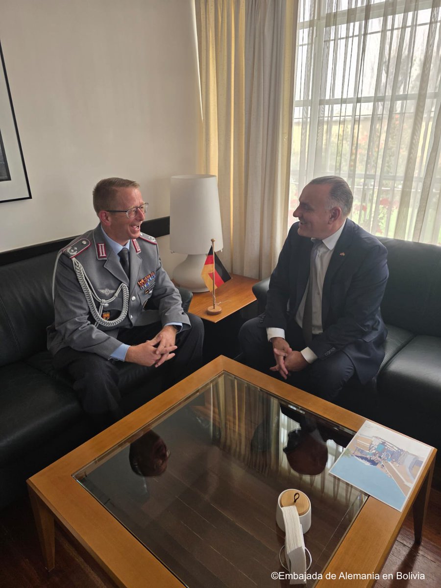Grata visita de nuestro agregado de defensa en Lima, Teniente Coronel Winkler, concurrente para 🇧🇴. Alemania está dispuestá a intensificar la cooperación con Bolivia también en el ambito de defensa.🤝