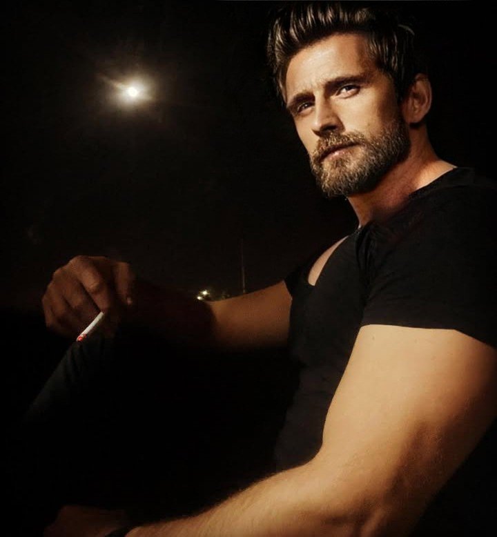 🫶AKŞAM SAFASI🫶

Siz bakmayın benim
"O herşeyi halleder"denilen
kişi olduğuma.
Bir gece vardı,
Ben o gece kendimi bile bulamamıştım.

#İftardaHayatVar
#Perşembe