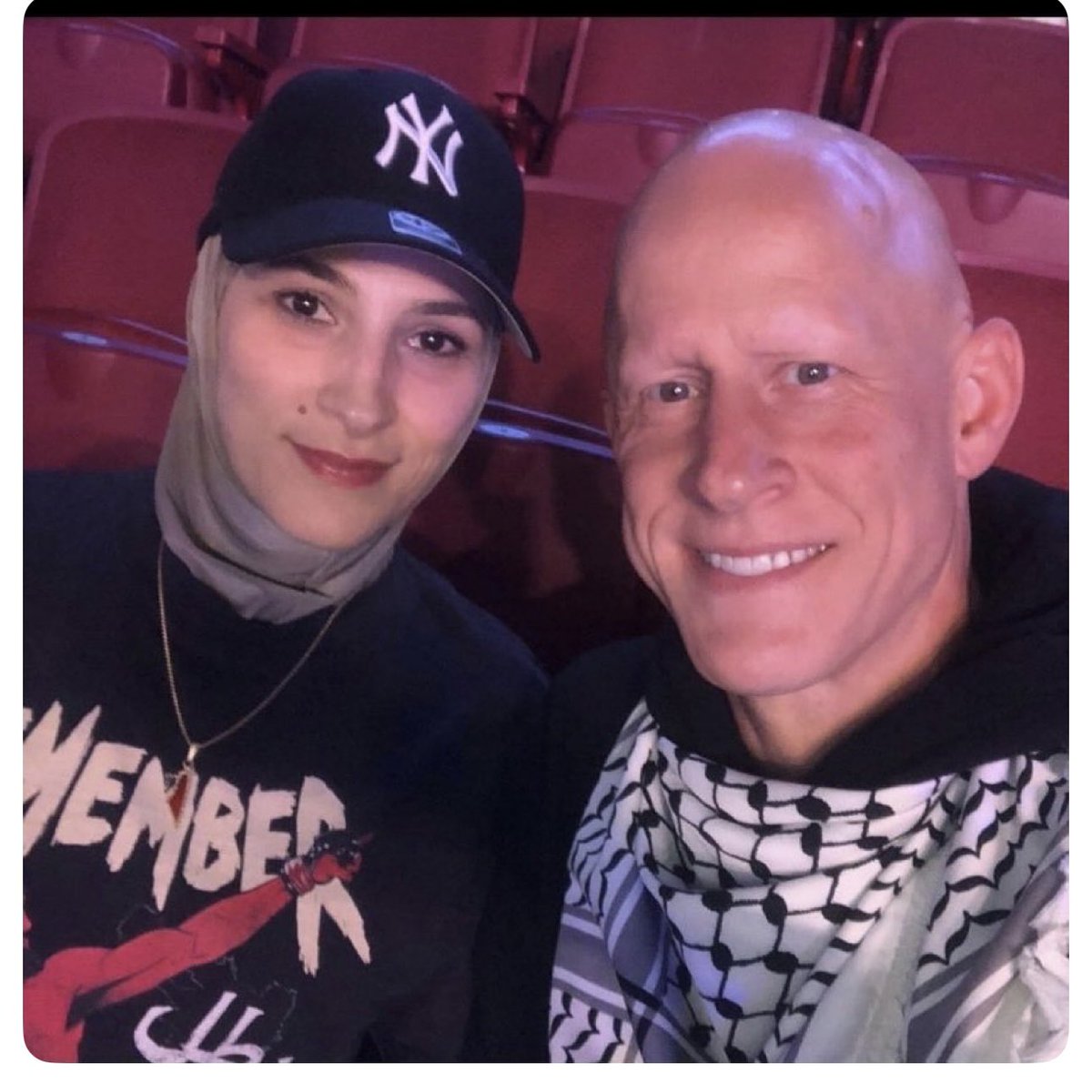 RiteNextToYou's tweet photo. @RodiumInsights Patriot 🤣🤣🤣

You mean islamist.

Hist wife btw:

Not paid by the Islamic Regime at all. 🤡 https://t.co/w022kBP9vK