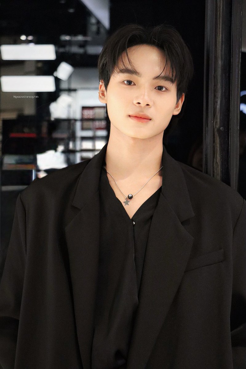 ลุคหล่อ อันตราย 😎

<a href="/leopunjaphon/">Leopunjaphon</a>
#leopunjaphon
#JEANPAULGAULTIER
#LEMALEELIXIRABSOLUTE
#LUXASIATHAILAND