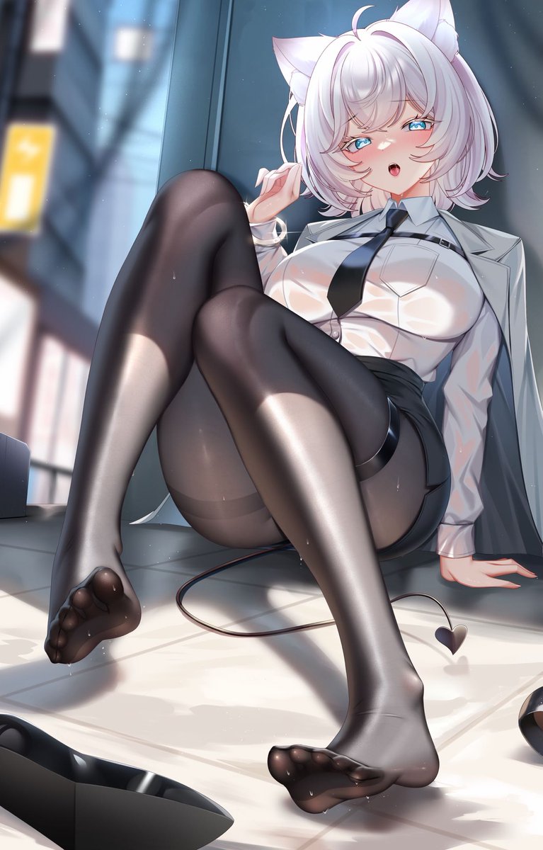 Sesney720's tweet image. 當時就是覺得黑絲好香胸型完美臉好燒就委了
你覺得呢？
話說我真的好愛這種又大又軟的歐派
比起堅挺的假奶，還是這種視覺效果好啊(在片裡

#好想妮 #Vtype #擴散希望