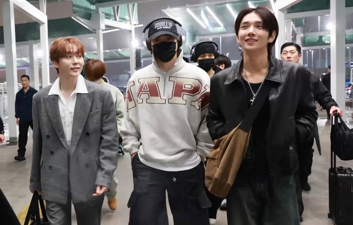 safe skies, seventeen! ✈️🤍