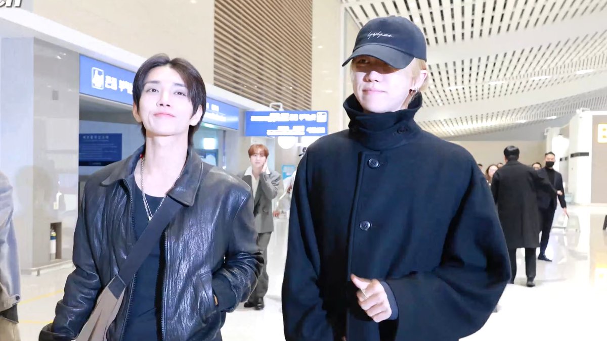 wonubliss's tweet photo. safe skies, seventeen! ✈️🤍 https://t.co/7GsMGBUE9a