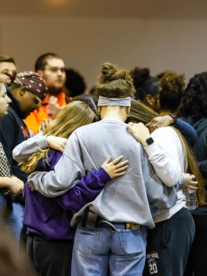 BrewtonParker's tweet photo. Tuesday’s Chapel | Boasting in the Cross ✝️
This week Dr. Jake Roudkovski reminded our campus of Galatians 6:14. The cross is the foundation of our hope and the center of our faith. May we never move past it, but live each day transformed by what Christ has done for us. https://t.co/3thD4NK2jo
