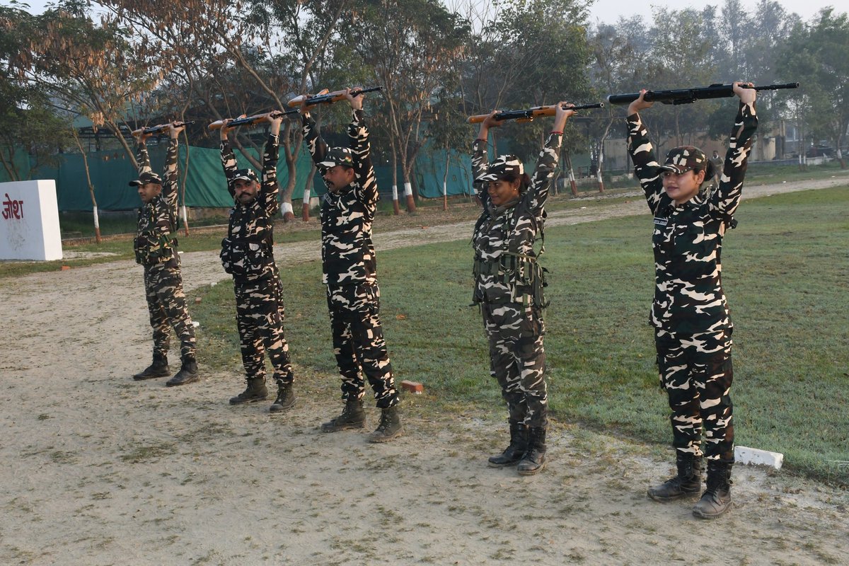 9BnSSB_INDIA's tweet photo. जवानों द्वारा वेपन के साथ स्ट्रेंथनिंग अभ्यास। 
इस अभ्यास के माध्यम से जवानों ने शारीरिक क्षमता, संतुलन, सहनशक्ति तथा हथियारों के साथ समन्वय को और अधिक सुदृढ़ किया।
#SSB_INDIA
#SSBFTRLUCKNOW
#SSBSHQGKP
#CombatTraining
#WeaponTraining
#FitForce
#OperationalReadiness
#SeemaSuraksha https://t.co/y0I1c2S445