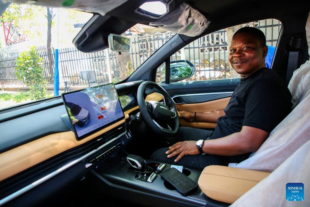 ChinatoAU's tweet image. Tanzania is going electric ⚡🚗

JTP Auto, with Chinese OEM partners, has launched the country’s first electric dual-cab pickups — slashing costs by up to 86% per km. Charging starts in Dar es Salaam.

#Tanzania #EV #GreenMobility #ChinaAfrica
