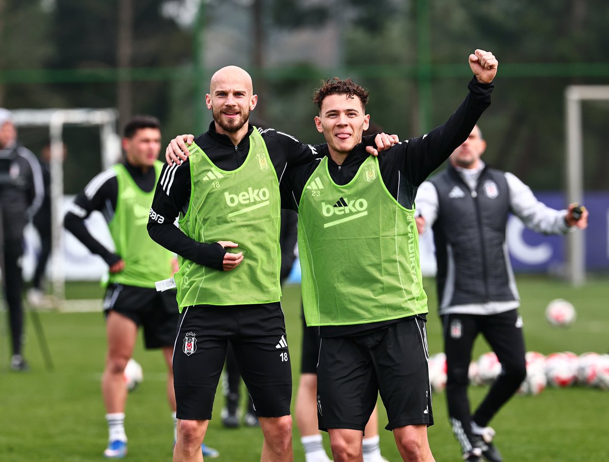 Abi fotoğrafın..
Fotoğrafın karizma seviyesi baya bi yoğun