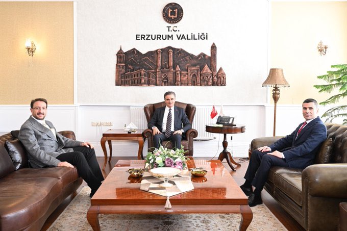 📍 Erzurum

Orta Anadolu Bölge Koordinatörümüz Haktan Ömeroğlu ile birlikte, Erzurum Valimiz Aydın Baruş’u ziyaret ederek hayırlı olsun dileklerimizi ilettik.

Sayın Valimize yeni görevinde muvaffakiyetler diliyor,Misafirperverlikleri için kendilerine teşekkür ediyoruz.