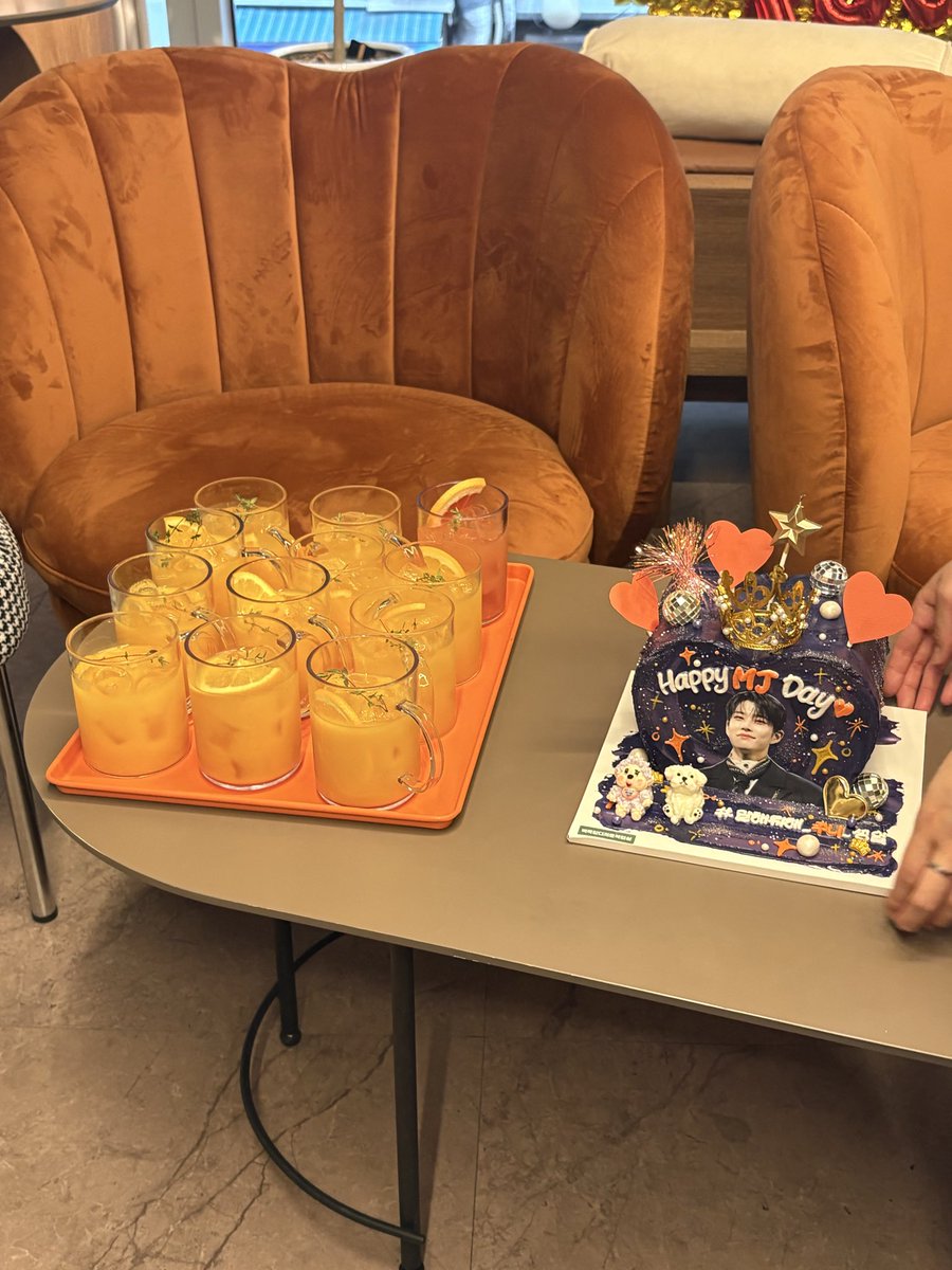 rohadayo's tweet photo. 정말 즐거운 하루였어요ㅠㅠ오빠가 이어준 만남에 건배🥂아기도 맛있게 우유를 마셨어용

🐎#말해뭐해_주니_생일
#봄날의_해피바이러스_엠제이_HBD
#엠제이 #MJ #김명준 #아스트로 #ASTRO 
@MJ_offcl https://t.co/XTfWsELjKp