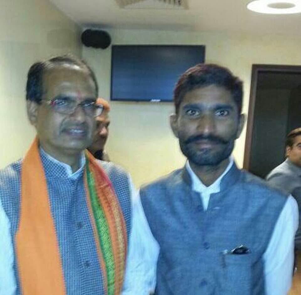 KumarRhishabh's tweet photo. केंद्रीय कृषि मंत्री माननीय शिवराजसिंह चौहान जी को जन्मदिन की हार्दिक बधाई एवं शुभकामनाएँ 
⁦@ChouhanShivraj⁩ ⁦@NarendraModi4GJ⁩ https://t.co/V6WMXWLCvj