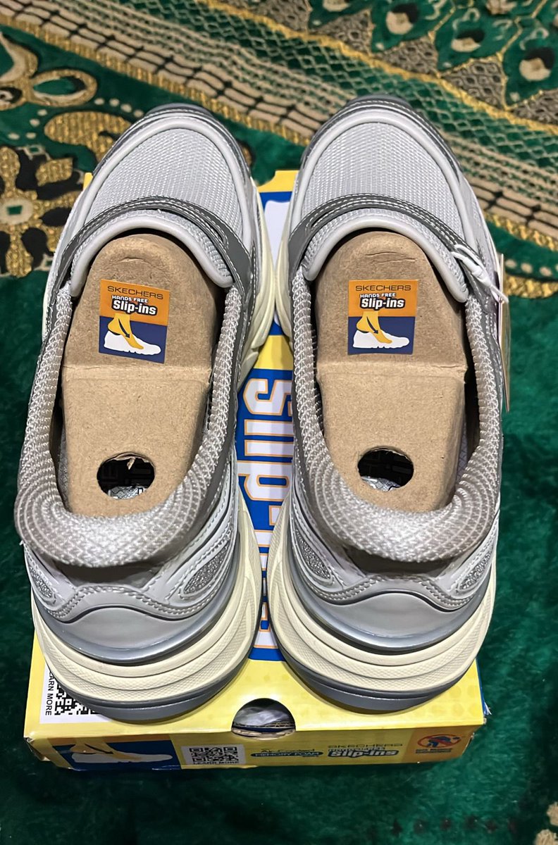 Ceyeee_'s tweet photo. #WTS Skechers Slip-Ins Stamina Sport Women’s Training Shoes - Silver Uk.39, Baru banget beli, belum dipake. dijual karena kegedean😭

950K, negoinn ajaa
bisa oren yaa
#zonauang #zonajajan #WTB https://t.co/A0RZrshQIj