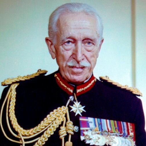 Georges Vanier co-created the Van Doos and lost his leg in the First World War.
He helped refugees evacuate Europe during the Second World War and urged Canada to accept Jewish refugees.
But he is most famous as our first Francophone Governor General.
This is his story

🧵 1/12