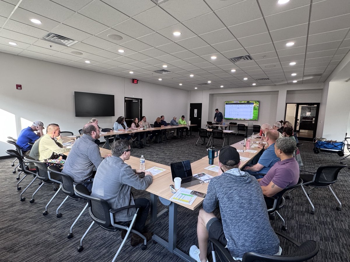 TNDVS's tweet photo. Grateful to speak with the Clarksville Networking Group (CNG) this week!

This group focuses on qualified referrals + an “open Rolodex” builds real, trusted connections. Let’s keep partnering with the Veteran community in Clarksville.

#ClarksvilleTN #VeteransServices #Networking https://t.co/4IkrShn45R