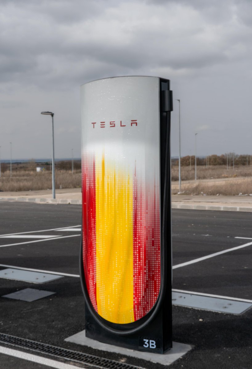 Tesla Charging tweet media