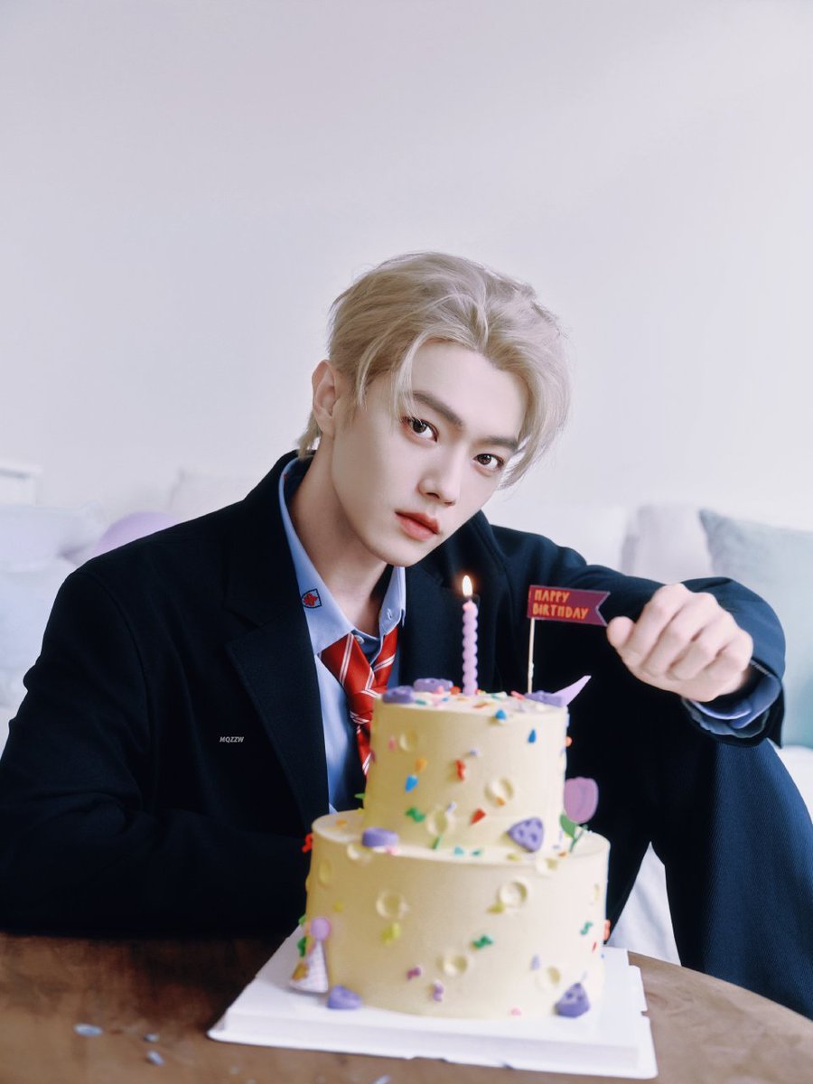 MymintNet's tweet photo. 🎉🎂 ขอให้เป็นปีที่อายุครบ 31 ที่ดีที่สุด ปลอดภัยจากทุกอย่าง งานปังๆ มีความสุขสุดๆ นะ��่ายเกอ คนเก่ง 💜🧡🐷
#许凯0305生日快乐
#AlwaysWithXuKai0305
#XuKai #许凯 #สวีข่าย https://t.co/zdruqFg1En
