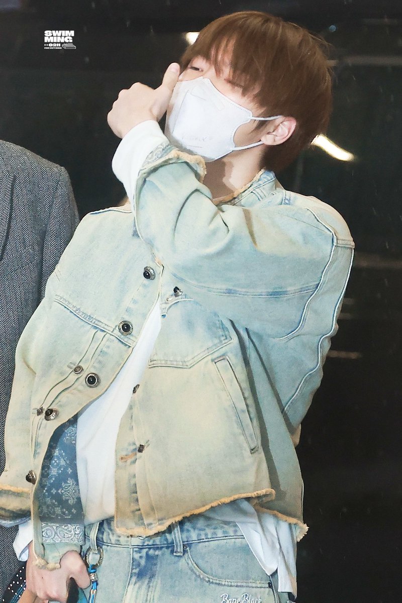 SWIMMING🦦 tweet media