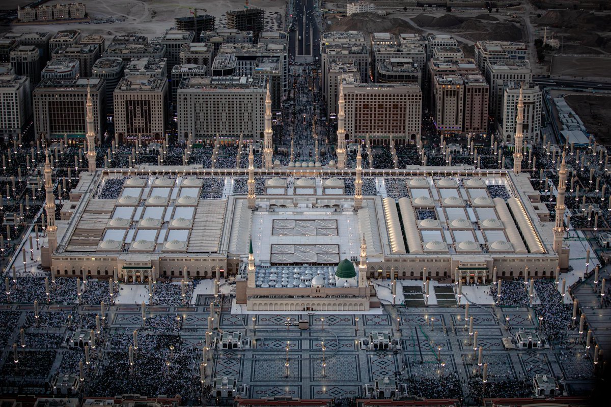 رحلة ضيوف الرحمن تحيطها عناية متكاملة..
خدمات جديدة ومطوّرة في الحرمين الشريفين
تعمل على مدار الساعة لتيسير الوصول، وتنظيم الحركة، وتقديم تجربة مثرية وإيمانية بكل يسر وطمأنينة.