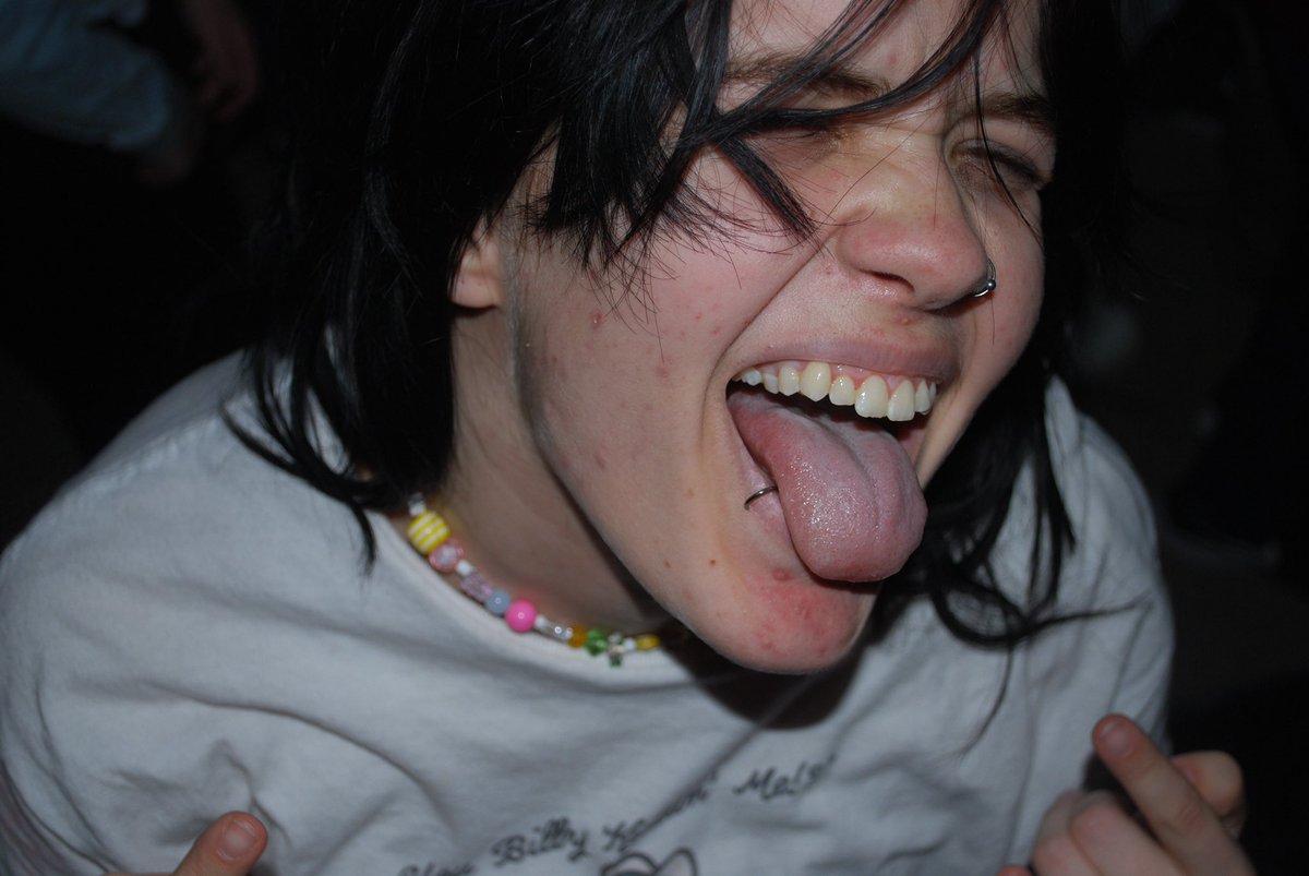 spooky 🎸 tweet media