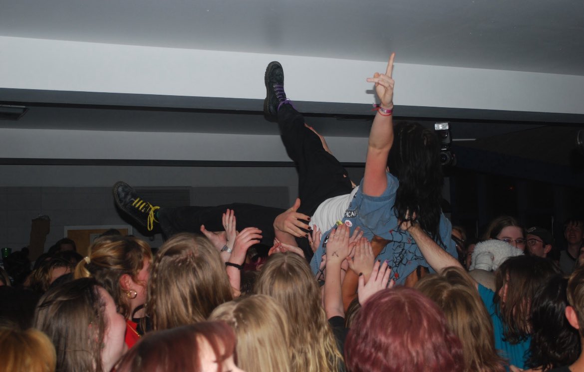 spooky 🎸 tweet media