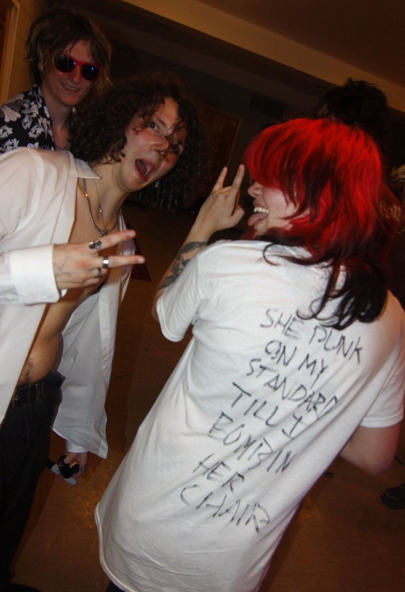 spooky 🎸 tweet media