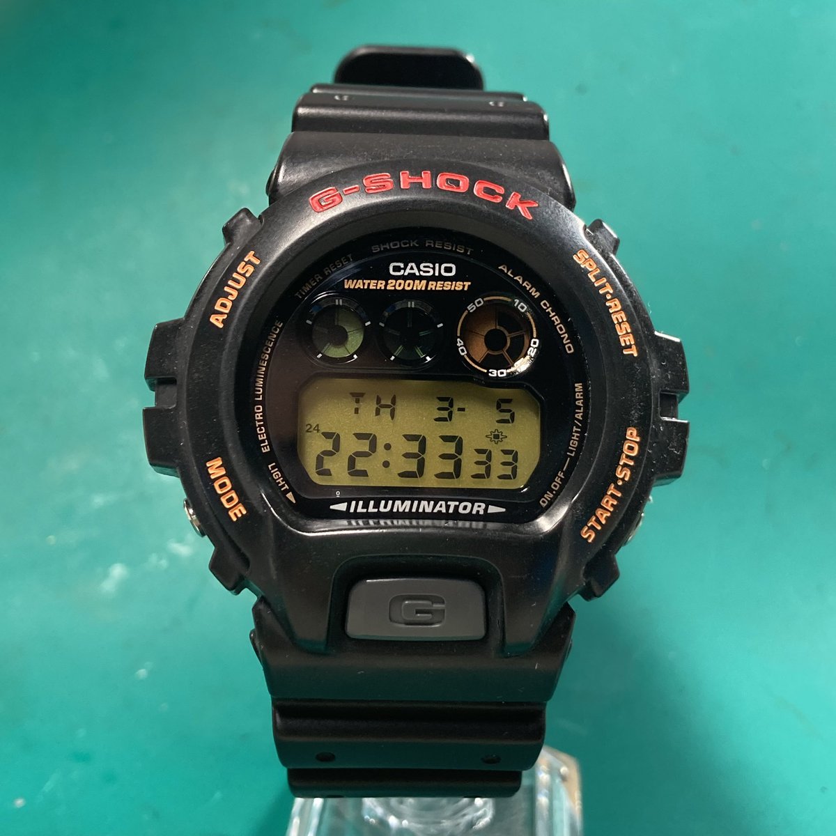 某オクにてG-SHOCKのDW-6900G-1Vの最初期型と思しき個体をゲット。裏蓋