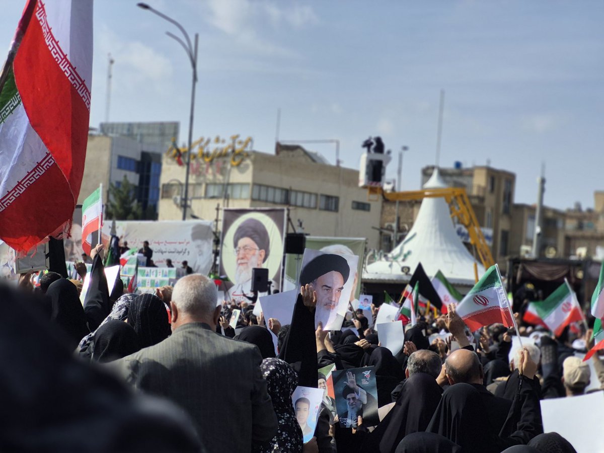 در این دیار، از پهلوانان اساطیری که نامشان در دل قصه‌ها جاودانه شده، تا شهدای والامقام دفاع مقدس که با خون خود درخت آزادی را آبیاری کردند، و از دانشمندان برجسته‌ای که با نبوغ خود مرزهای دانش را درنوردیدند، تا هنرمندانی که با ذوق روح زندگی را در کالبد 
#قهرمانان_کرمانی