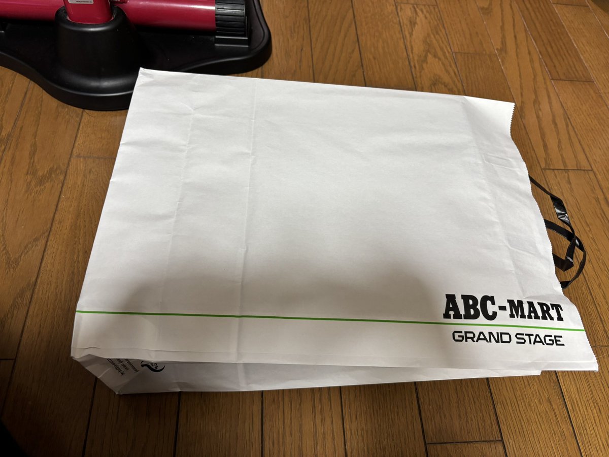 junchin16's tweet photo. エアマックス95 ネオン (イエローグラデ)店舗の営業時間内にギリ間に合いそうだから取りに行ってきた！ https://t.co/cf9q9WW0tJ