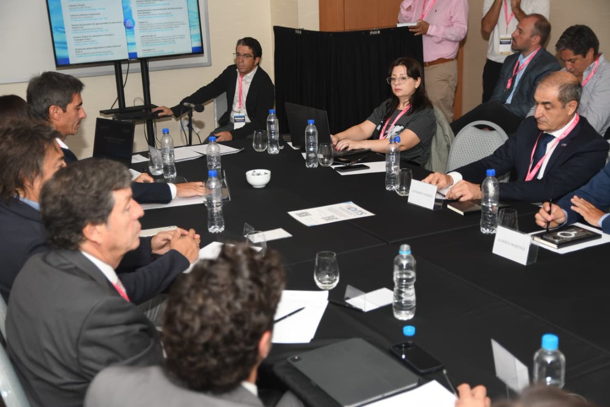 NatalioMema's tweet photo. Infraestructura, logística y conectividad para que Mendoza produzca más y compita mejor.
En la Mesa de Logística del Foro de Inversiones y Negocios presentamos un plan concreto: rutas estratégicas, expansión del Metrotranvía, Tren de Cercanías del Este y obras de agua, saneamiento y energía para integrar los oasis productivos y conectar Mendoza con los grandes corredores regionales.
Además, presentamos Mendoza Inteligencia Territorial, la infraestructura de datos geolocalizados de la provincia que integra información logística, de servicios, territorial, ambiental y productiva de acceso público. Una herramienta clave para planificar mejor, dar previsibilidad y facilitar la llegada de inversiones.
Más infraestructura, más información y más gestión para generar empleo y potenciar el desarrollo de toda Mendoza
#Vendimia2026 #Mendoza