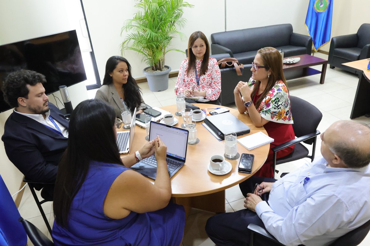 sg_sica's tweet photo. Promovimos un espacio de trabajo conjunto con el equipo directivo de la SG-SICA con el fin de coordinar de forma efectiva diversas iniciativas e identificar escenarios que faciliten el trabajo y la visibilidad alrededor de apuestas  y proyectos intersectoriales con las instancias del Sistema. 

La Secretaría General continúa facilitando espacios colaborativos para el fortalecimientos de su rol y brindar un acompañamiento efectivo a la institucionalidad del SICA y los Socios Cooperantes. 

#GestiónPorResultados #TrabajamosJuntos #IntegraciónRegional