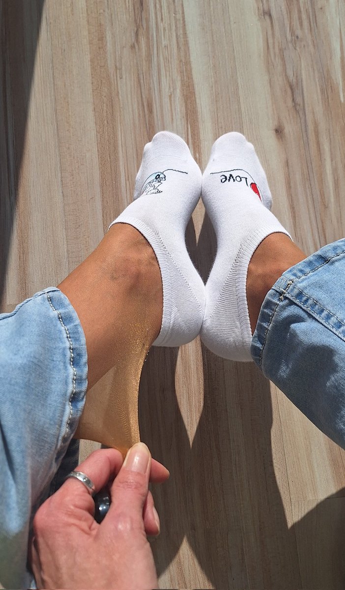 Nylons dürfen nicht fehlen 😋.
Findest du auch oder?

#socks #socken #nylons