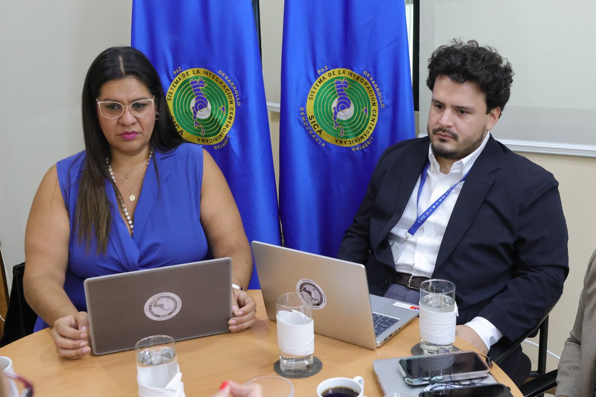 sg_sica's tweet photo. Promovimos un espacio de trabajo conjunto con el equipo directivo de la SG-SICA con el fin de coordinar de forma efectiva diversas iniciativas e identificar escenarios que faciliten el trabajo y la visibilidad alrededor de apuestas  y proyectos intersectoriales con las instancias del Sistema. 

La Secretaría General continúa facilitando espacios colaborativos para el fortalecimientos de su rol y brindar un acompañamiento efectivo a la institucionalidad del SICA y los Socios Cooperantes. 

#GestiónPorResultados #TrabajamosJuntos #IntegraciónRegional
