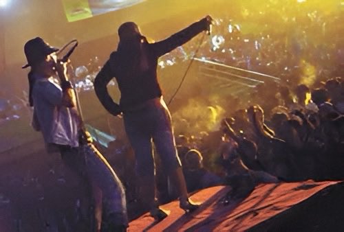 Pernah 3 hari tidak tidur, asa ngelayang gitu. Baru bisa tidur setelah acara. Itupun gara2 anak2 nelfon kerumah disuruh ke rumah manda infonya rugi banyak.
Pas sampe rumah manda taunya lagi pada ngitung duit buanyak bgt. 20jt buat anak sma lumayan lah ya 😅