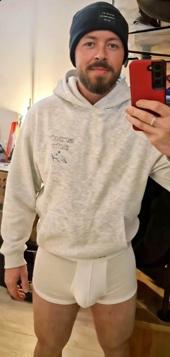 Mícheál Mac Fhlannchaidh tweet media