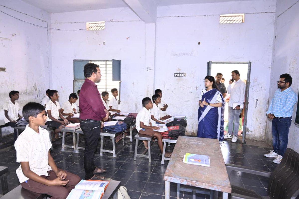 విద్యాలయాల ద్వారా ఆరోగ్యం, ఉత్తమ విద్య బోధనలు పిల్లలకు అందించాలిని కలెక్టర్ స్నేహ శబరిష్ అన్నారు. గురువారం మహబూబాబాద్ జిల్లా బయ్యారం మండలంలోని ఇస్లాపురం గిరిజన ఆశ్రమ పాఠశాల, అంగన్వాడి కేంద్రం, ప్రాథమిక పాఠశాలలను కలెక్టర్ ఆకస్మికంగా తనిఖీ చేశారు.<a href="/TelanganaCMO/">Telangana CMO</a> <a href="/TelanganaCS/">Office of Chief Secretary, Telangana Govt.</a>