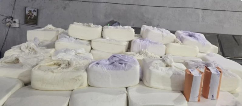 1400 kg of Suspicious Paneer Made with Palm Oil Seized in Surat. Mahesh Kumar Sharma has been nabbed for allegedly producing counterfeit paneer using a harmful mixture of palm oil and acidic chemicals and supplying it to the market.
deshgujarat.com/2026/03/05/140…