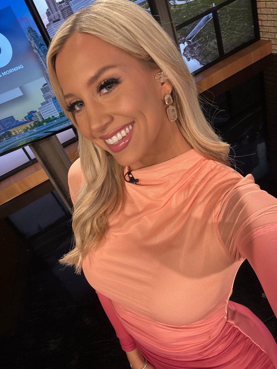 BrynCaswellTV's tweet photo. I’m off the next two days, but I’ll be back at the desk Sunday! Who is going to the Arnold this weekend? 💪 https://t.co/5kctngPMtg