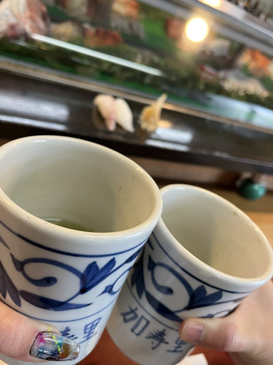 juncha450's tweet photo. 近所のお寿司やさん。

上娘氏の合格祝い
ウメェェー(⑉꒦ິ^꒦ິ⑉) https://t.co/8nXyZzR9pY