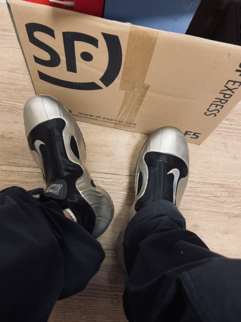 冰美式° tweet media