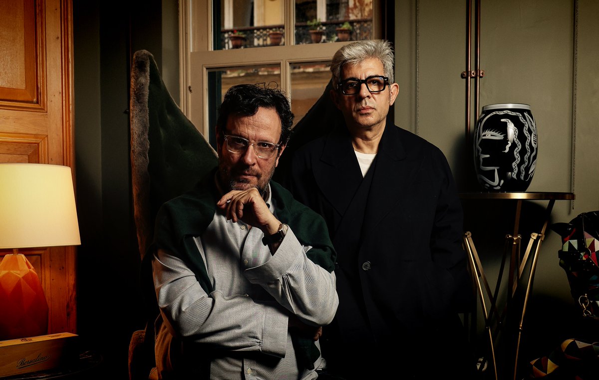 milliyet_sanat's tweet photo. Klasik müziğin iki dev ismi Herbert von Karajan ve Leonard Bernstein’ın yarım asırlık rekabetlerini ve yüzleşmelerini izleyeceğimiz “Devlerin Savaşı”nı Celal Kadri Kınoğlu, Okan Bayülgen ve Nihal Usanmaz ile konuştuk. Seyhan Akıncı’nın söyleşisi mart sayımızda. @feerique7 https://t.co/GUNh16W424