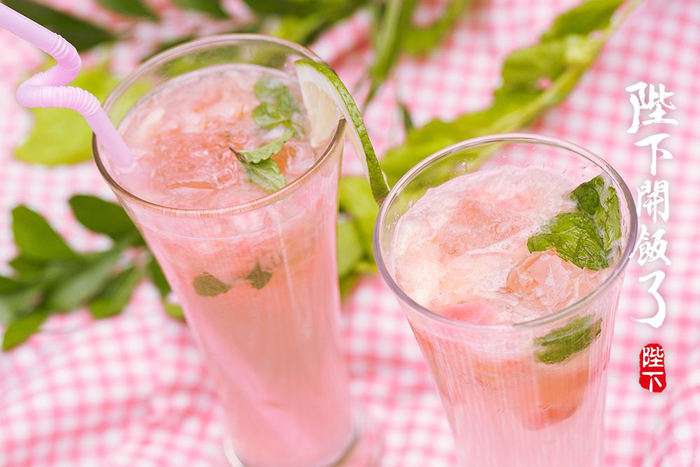 IvanP656's tweet image. 5-Minute Watermelon Mint Cooler  Chop 1 cup seedless watermelon + 5 mint leaves → Blend 30 sec → Strain (optional) → Add ice + a lime wedge. Beat the heat with this sweet, fresh sip!  #QuickDrinks #SummerSips