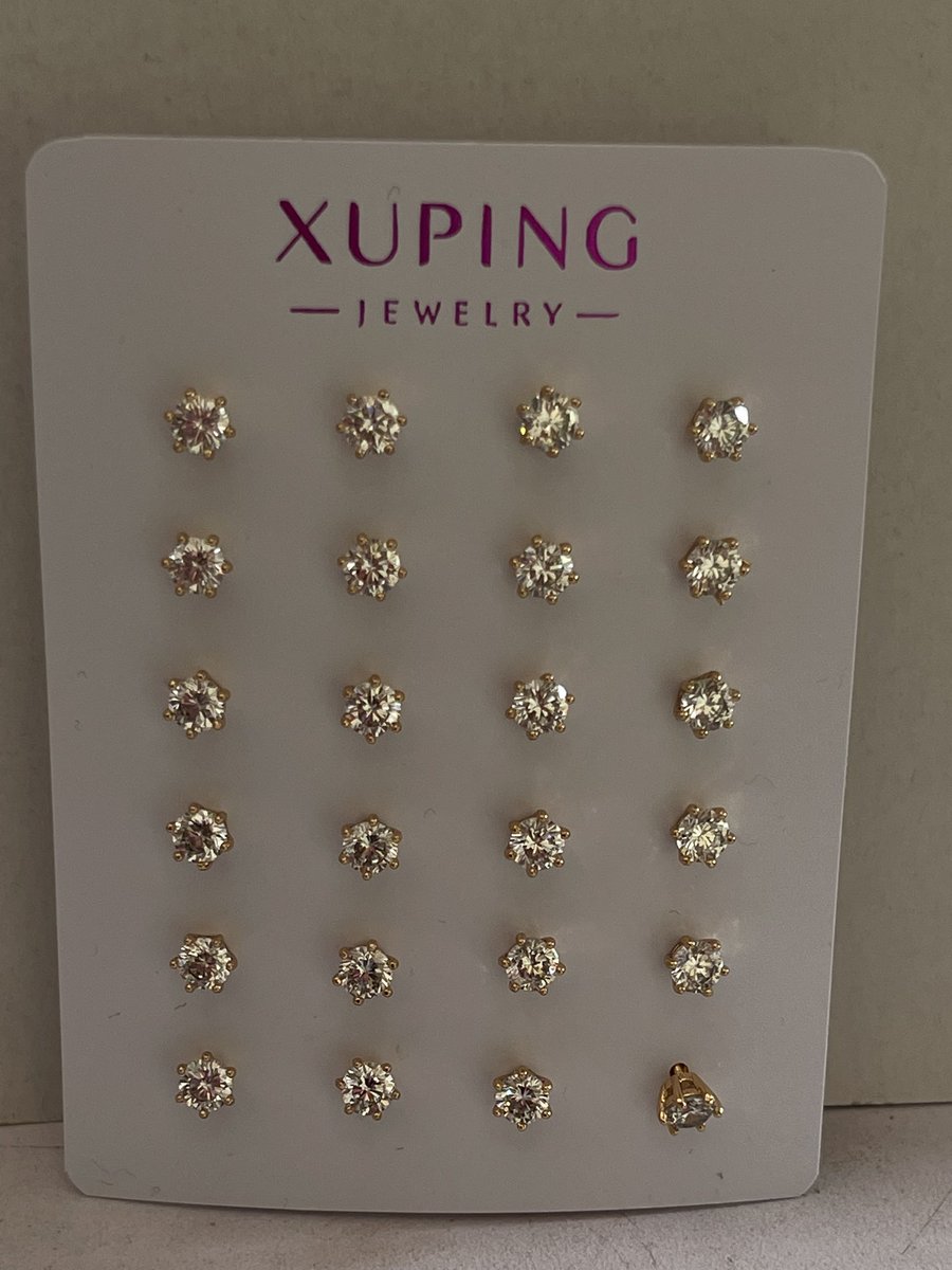 SipareeSparkles's tweet photo. The perfect punctuation mark for every outfit.
Dm to make them yours!
Price:2,500 Naira
#DiamondStuds #GoldJewelry #TimelessStyle #EverydayLuxury
#InvestmentPiece https://t.co/28eQ01Ssrc