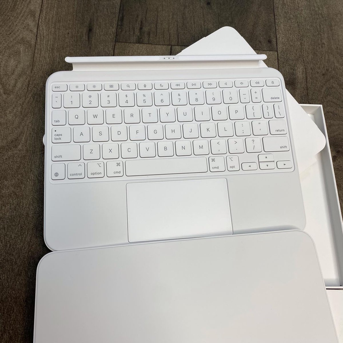 LaptopsArena's tweet photo. Apple Magic Keyboard Folio For IPad 11th Gen – Open Box
Kes 28,000.
Call 0721763763 https://t.co/qOtq2c1jTH