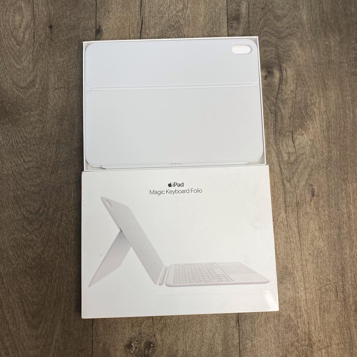 LaptopsArena's tweet photo. Apple Magic Keyboard Folio For IPad 11th Gen – Open Box
Kes 28,000.
Call 0721763763 https://t.co/qOtq2c1jTH