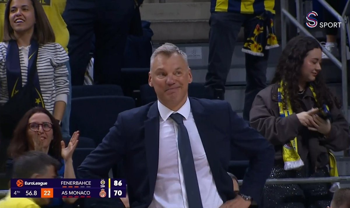 odinerites's tweet photo. Obradovic gibisi gelmez derken ondan iyisinin gelmesi... Tüm tribün Saras diye haykırırken hocamın tepki. https://t.co/6j1JQwrVu2