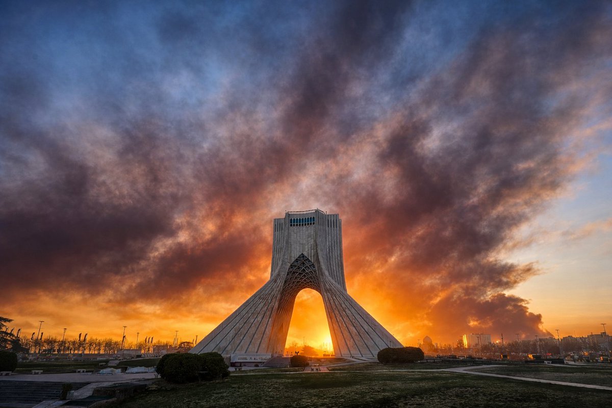 ققنوس tweet media