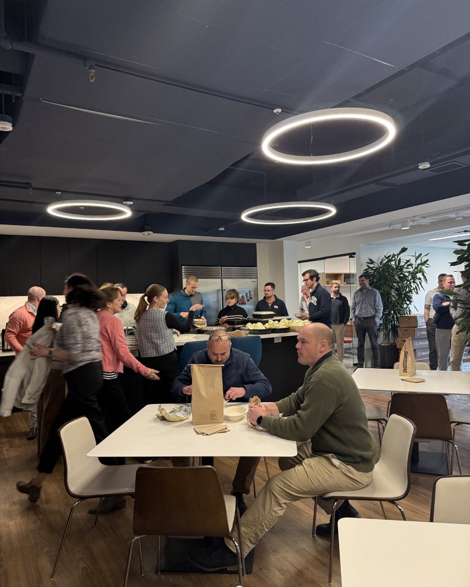 CtrSquare's tweet image. Our team is the heart of #CenterSquare. For #EmployeeAppreciationDay, we celebrated with chair massages and a catered lunch to thank them for their hard work and dedication. We’re grateful for an incredible team!